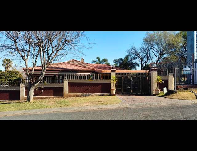 4 BEDROOM HOUSE FOR SALE IN THE REEDS